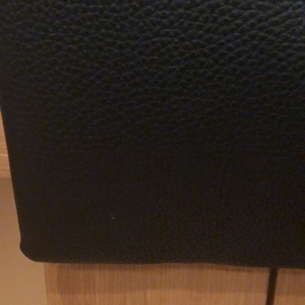 ✔️ Donated Vince Camuto Pebbled Vegan Leather Luck Tote Bag (discount) - Picture 7 of 16